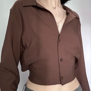 Brown casual cropped shirt with lang sleeves.